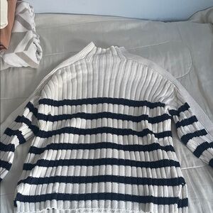 Abercrombie Women's White & Navy Striped Ribbed Sweater